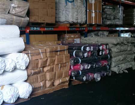 Vải nhập khẩu về cảng thay vì được thông quan ngay phải lưu lại để chờ kết quả kiểm định chất lượng. Số lượng mẫu kiểm định quá nhiều khiến cơ quan chức năng quá tải.